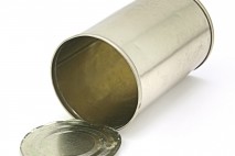 Pusta metalowa puszka