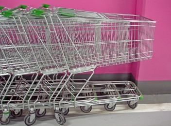 Wózki w supermarkecie