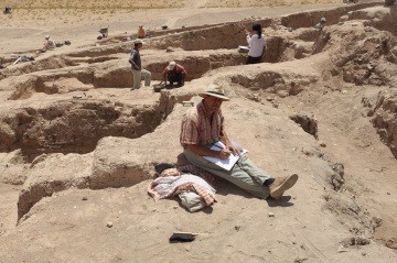 tellArbid wykopaliska - Garnek archeologa